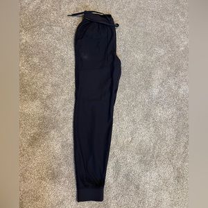 Flawed* Lululemon ABC jogger size small shorter obsidian grey